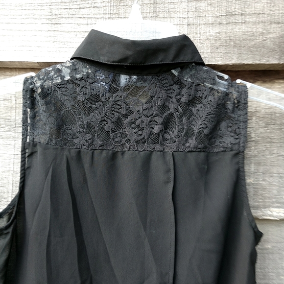 🖤VTG. Black Sleeveless 🎉FANCY🎉Lace Top Gold Buttons Lightweight - Picture 6 of 10